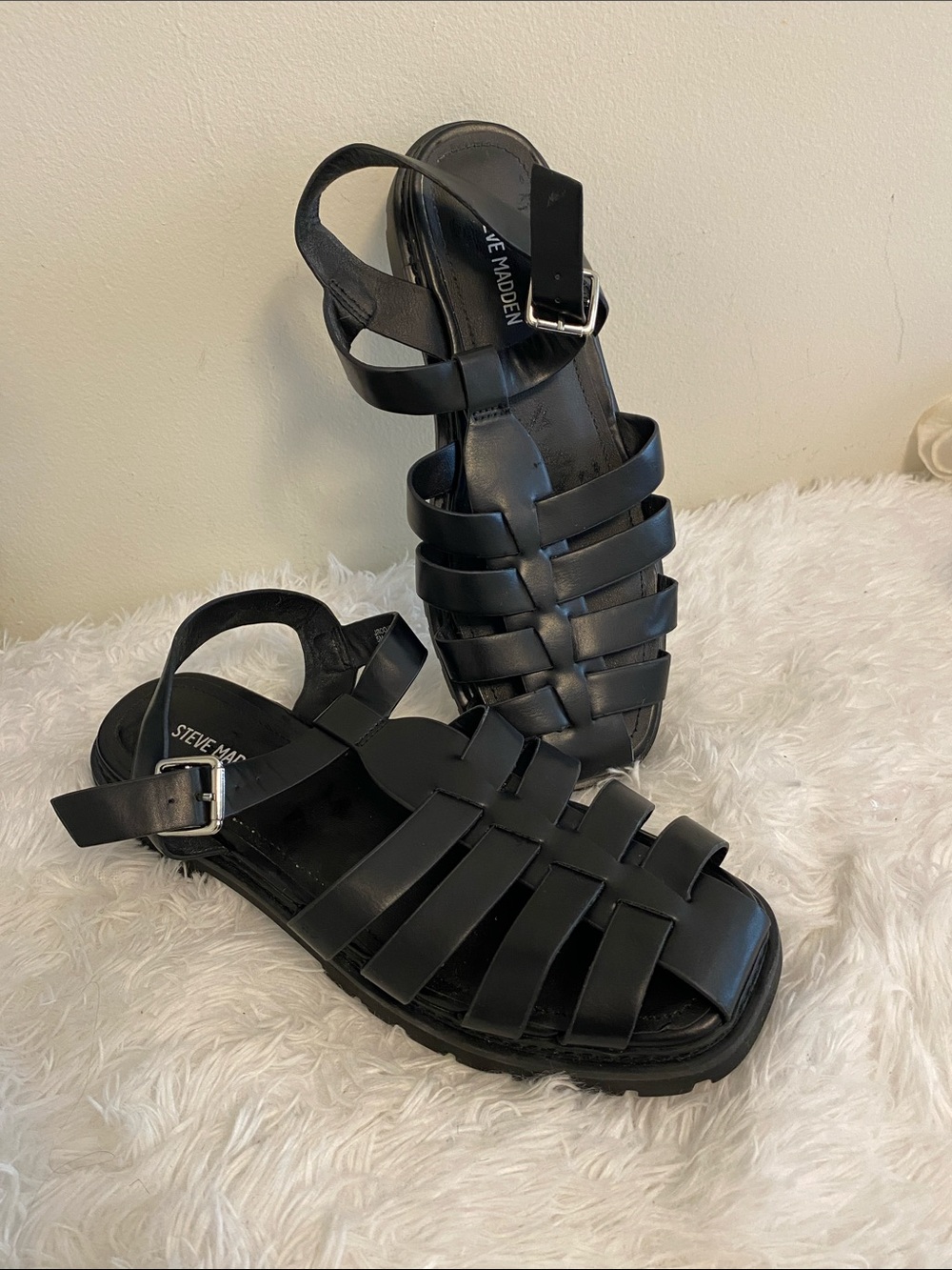 Steve Madden Black Strappy Leather Fisherman Sandals sz 7m - Picture 7 of 7